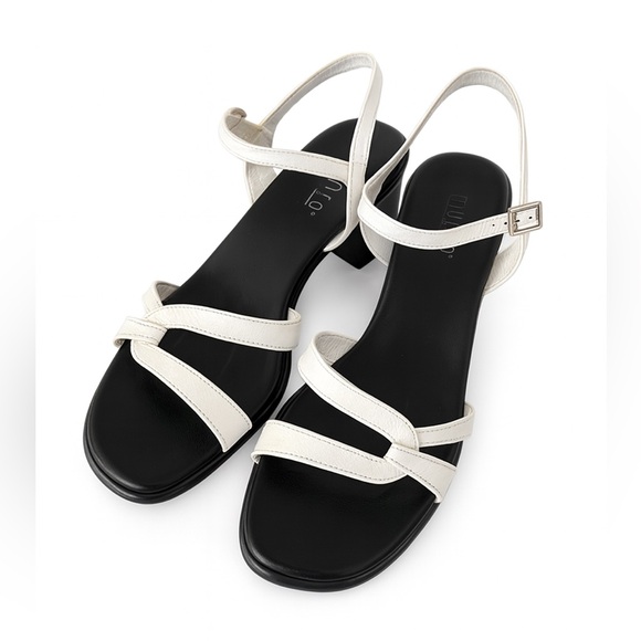 Munro Shoes - Munro Leather Heels 7.5 strappy sandal white black summer dressy Luxury